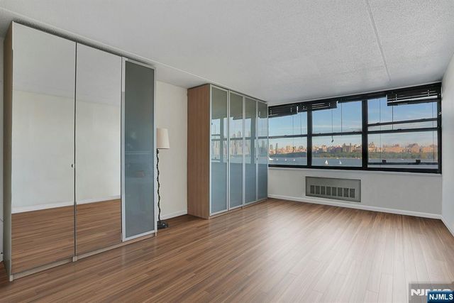 7002 Boulevard East 8P, Guttenberg, NJ 07093