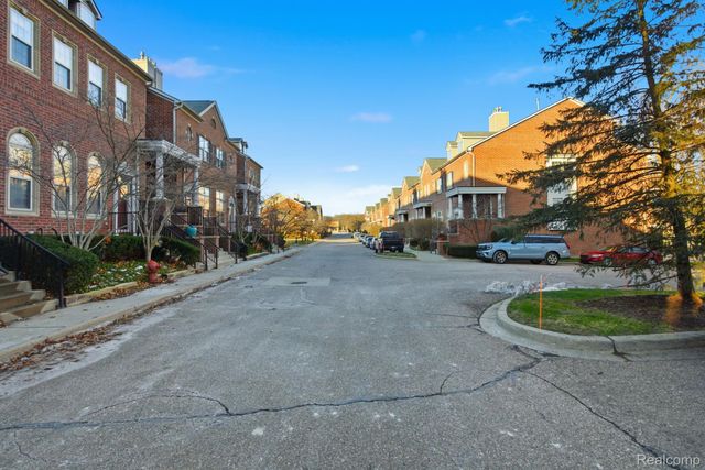 16878 Farmington Road, Livonia, MI 48154