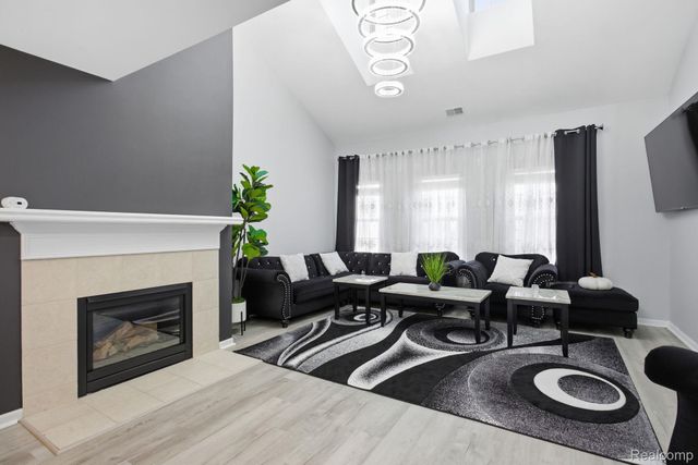 16878 Farmington Road, Livonia, MI 48154