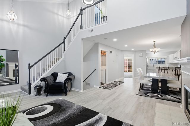 16878 Farmington Road, Livonia, MI 48154