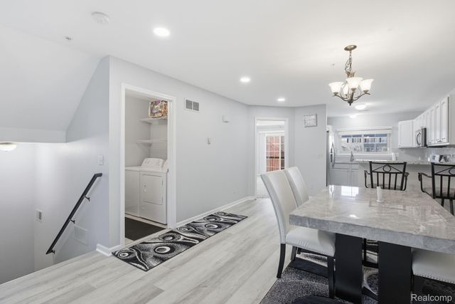 16878 Farmington Road, Livonia, MI 48154