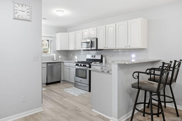 16878 Farmington Road, Livonia, MI 48154