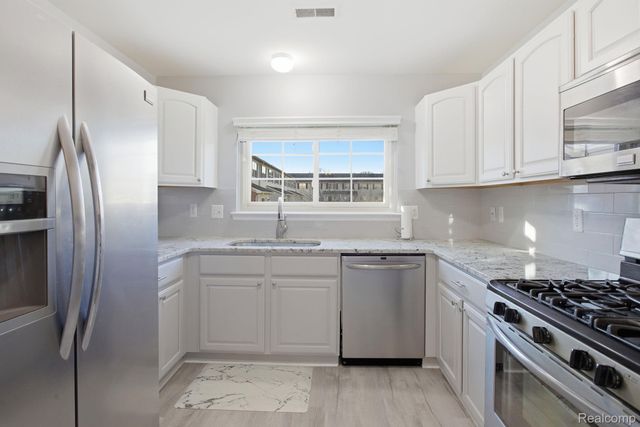 16878 Farmington Road, Livonia, MI 48154