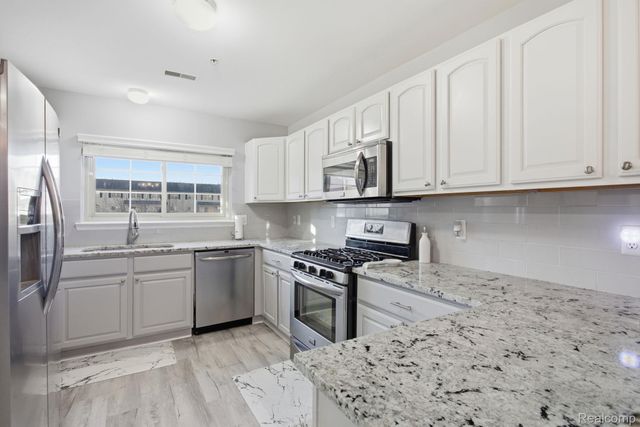 16878 Farmington Road, Livonia, MI 48154