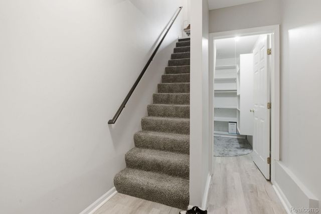 16878 Farmington Road, Livonia, MI 48154