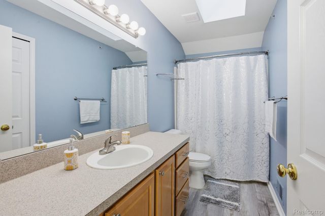 16878 Farmington Road, Livonia, MI 48154