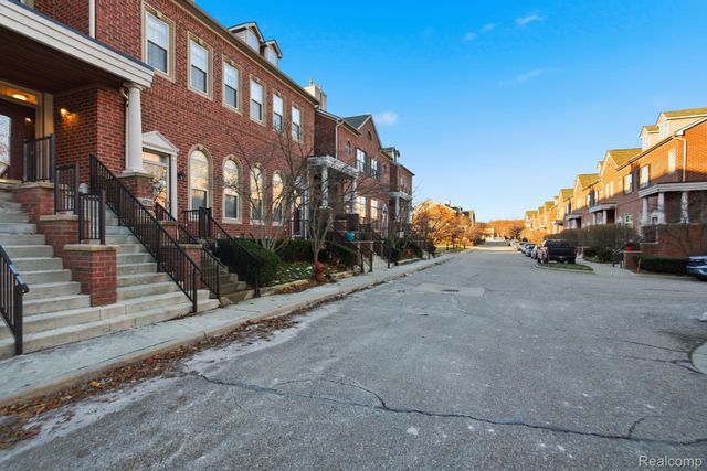 16878 Farmington Road, Livonia, MI 48154