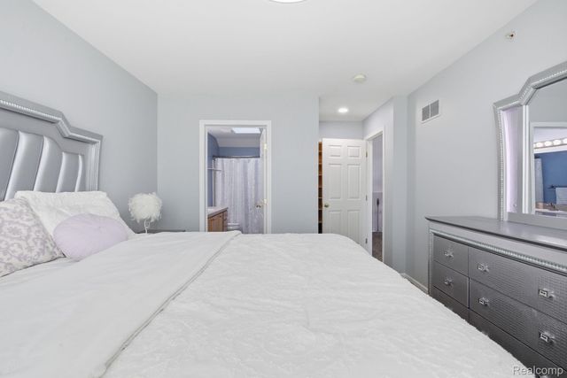 16878 Farmington Road, Livonia, MI 48154