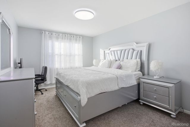 16878 Farmington Road, Livonia, MI 48154