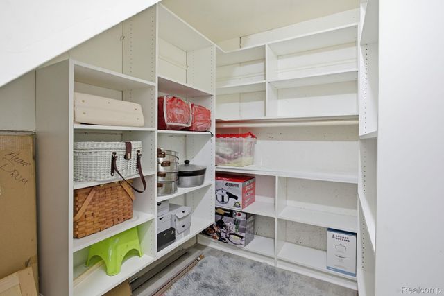 16878 Farmington Road, Livonia, MI 48154