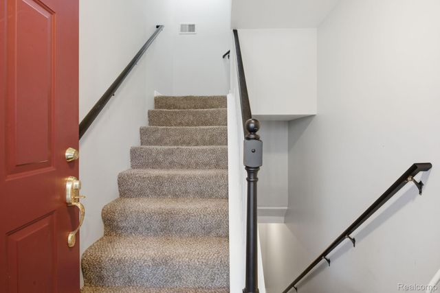 16878 Farmington Road, Livonia, MI 48154