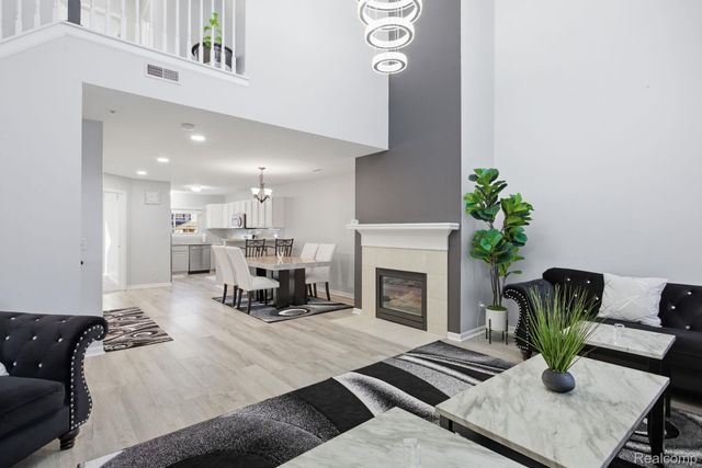 16878 Farmington Road, Livonia, MI 48154