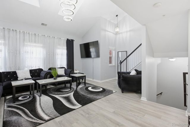 16878 Farmington Road, Livonia, MI 48154