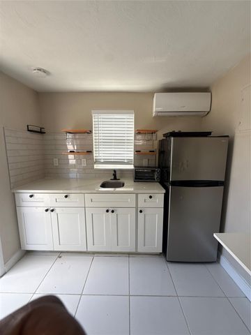 299 SE 12th Avenue, Deerfield Beach, FL 33441