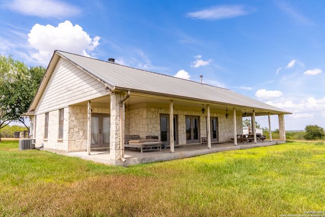 000 County Road 332, Runge, TX 78151