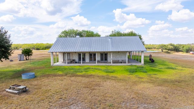 000 County Road 332, Runge, TX 78151