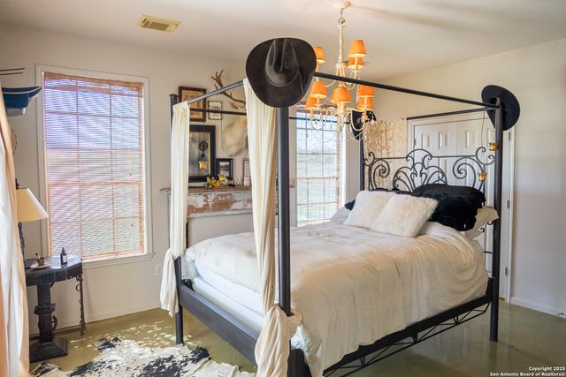 000 County Road 332, Runge, TX 78151