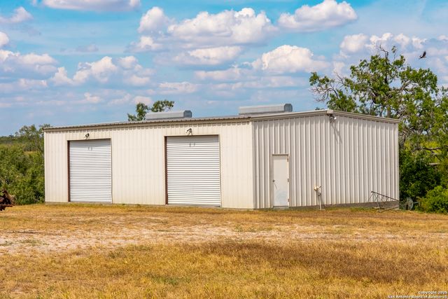 000 County Road 332, Runge, TX 78151