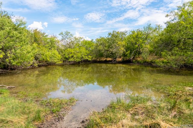 000 County Road 332, Runge, TX 78151