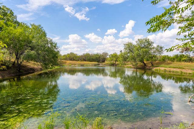 000 County Road 332, Runge, TX 78151