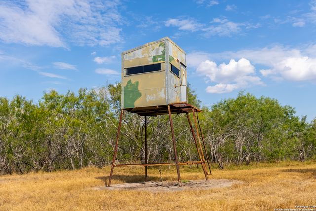 000 County Road 332, Runge, TX 78151