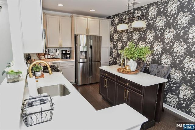 28 Autumn Way 72, Montvale, NJ 07645