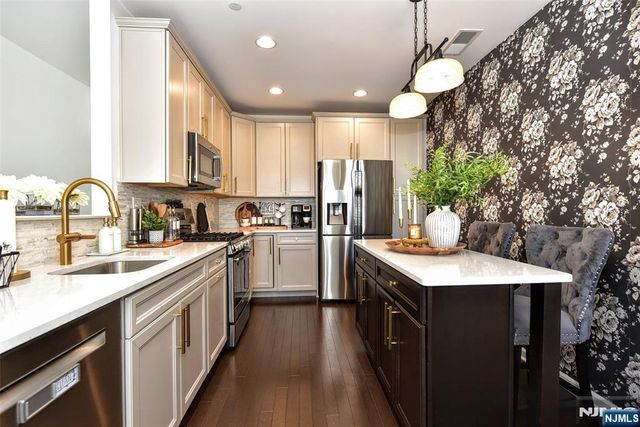 28 Autumn Way 72, Montvale, NJ 07645