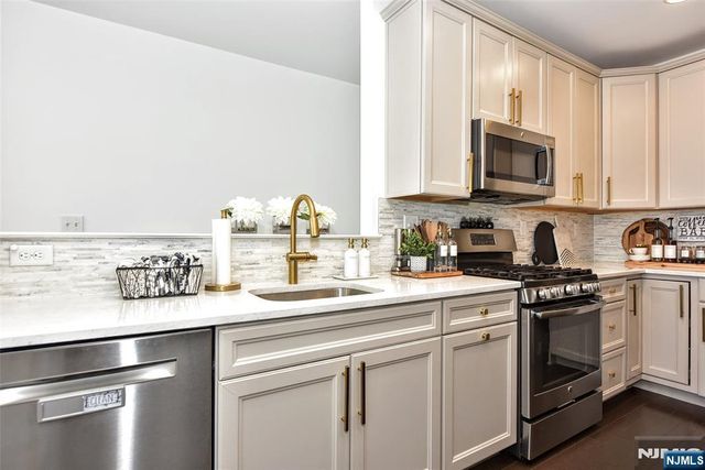 28 Autumn Way 72, Montvale, NJ 07645