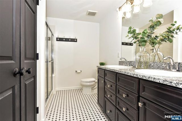 28 Autumn Way 72, Montvale, NJ 07645