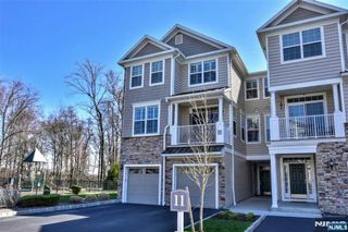 28 Autumn Way 72, Montvale, NJ 07645