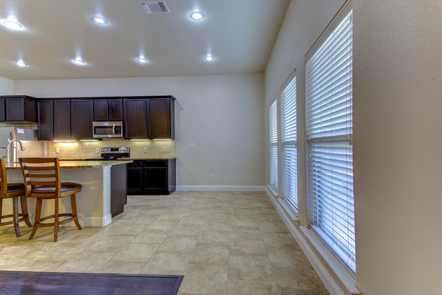 9702 Ross Avenue, Lubbock, TX 79424