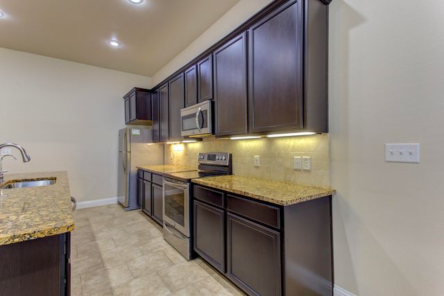 9702 Ross Avenue, Lubbock, TX 79424