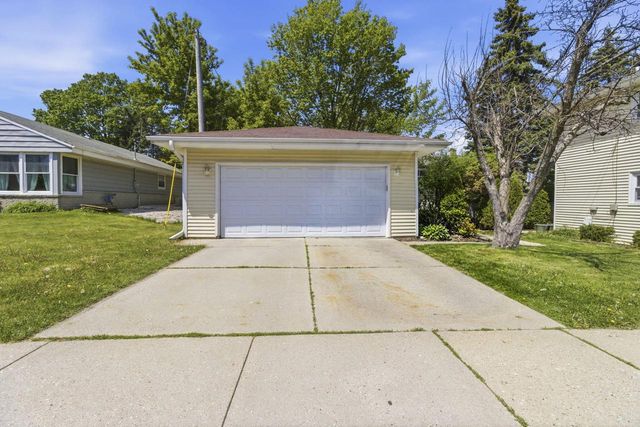 2675 113th STREET, Wauwatosa, WI 53226