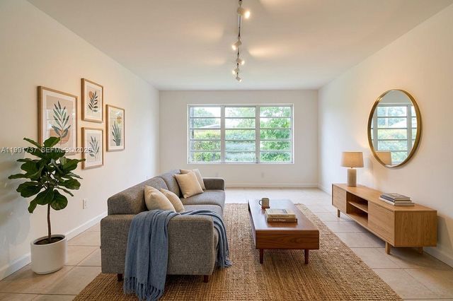 8285 SW 104th St, Miami, FL 33156