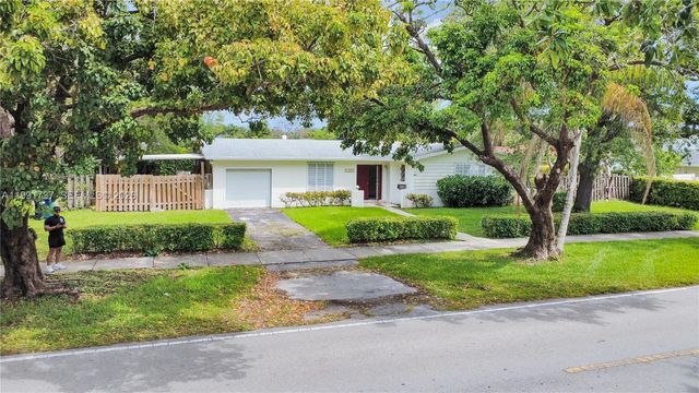 8285 SW 104th St, Miami, FL 33156