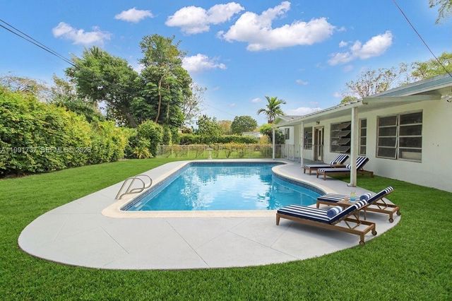 8285 SW 104th St, Miami, FL 33156