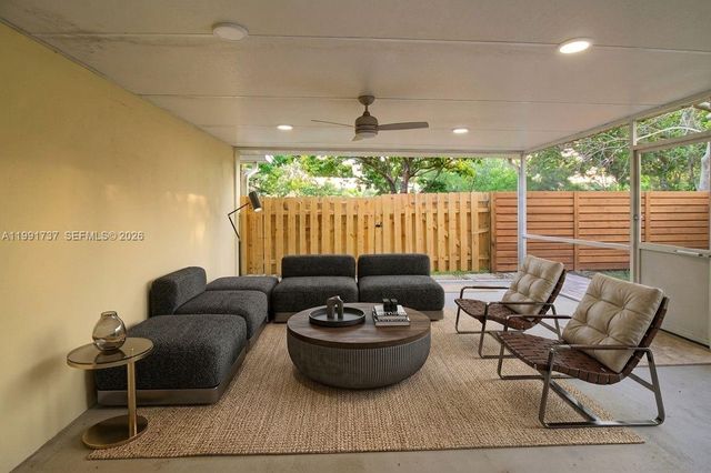 8285 SW 104th St, Miami, FL 33156