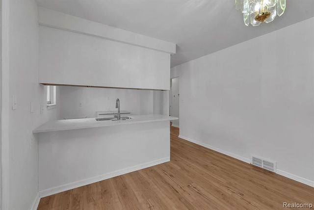 32658 Kathryn Street, Garden City, MI 48135