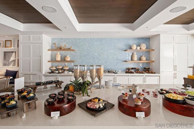 1500 Orange Ave Res 17, Coronado, CA 92118
