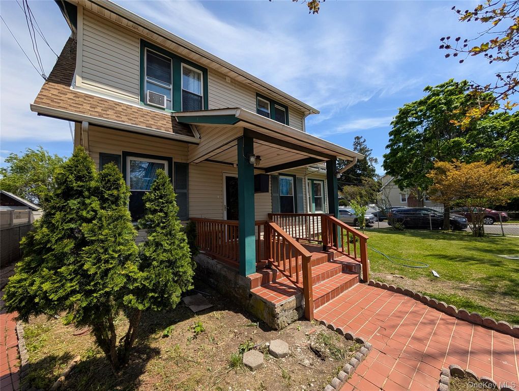 216 N Ocean Avenue, Freeport, NY 11520