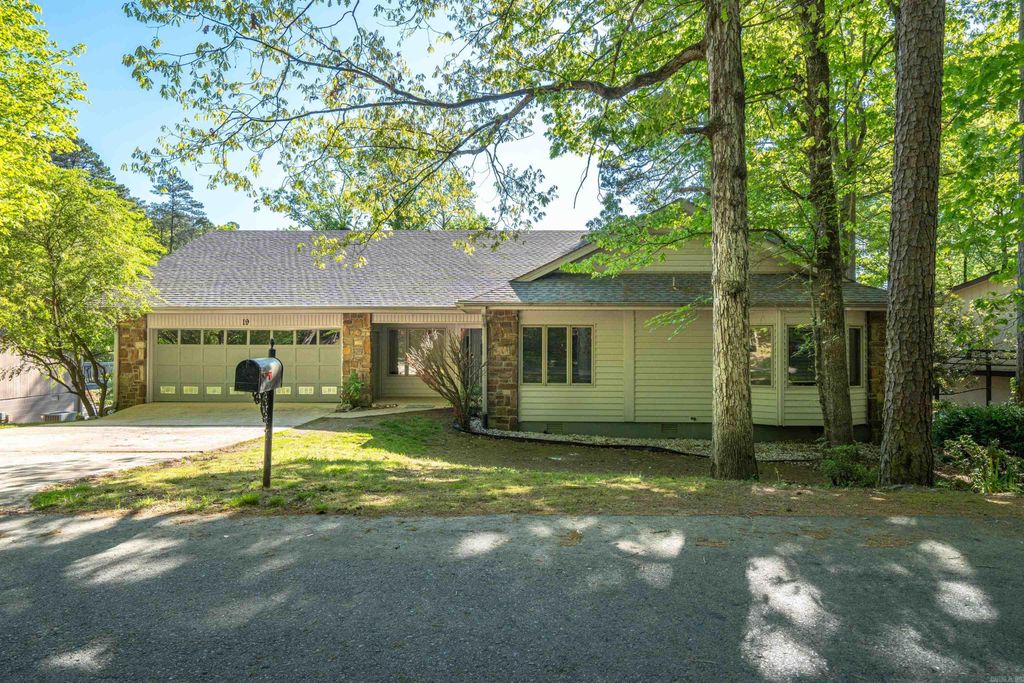 19 La Canada Way, Hot Springs Village, AR 71909