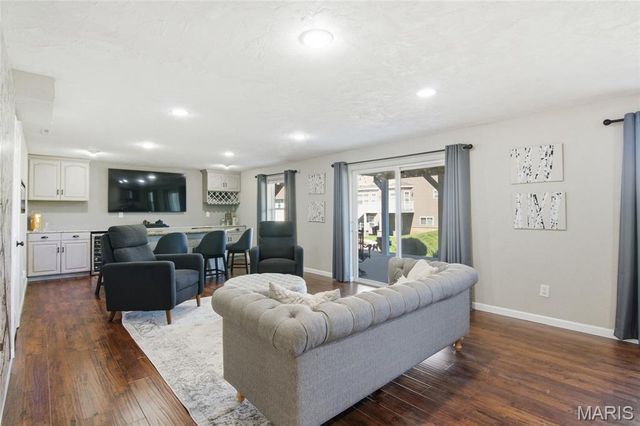 152 Forest Oaks Drive, Caseyville, IL 62232