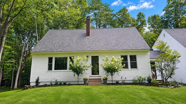 16 Moharimet Drive, Madbury, NH 03823