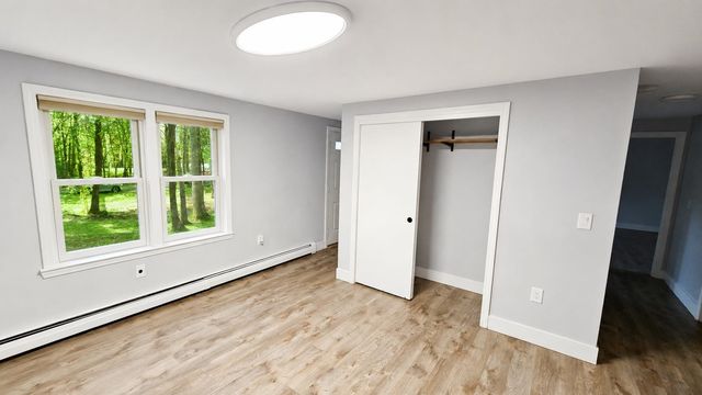 16 Moharimet Drive, Madbury, NH 03823