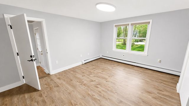 16 Moharimet Drive, Madbury, NH 03823