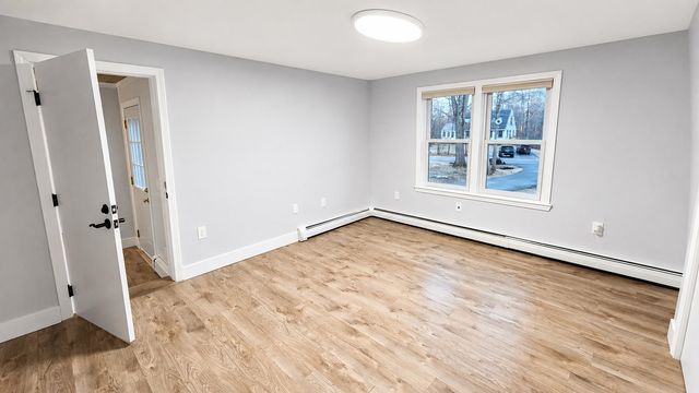 16 Moharimet Drive, Madbury, NH 03823