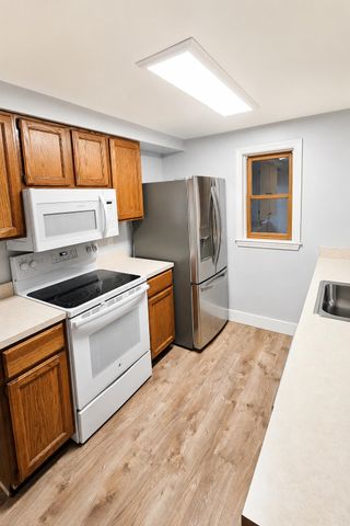 16 Moharimet Drive, Madbury, NH 03823