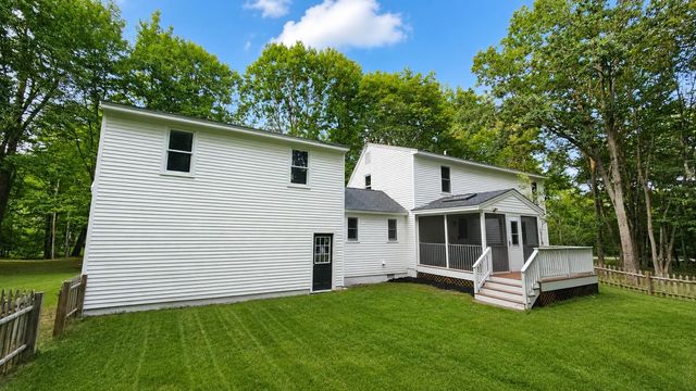 16 Moharimet Drive, Madbury, NH 03823
