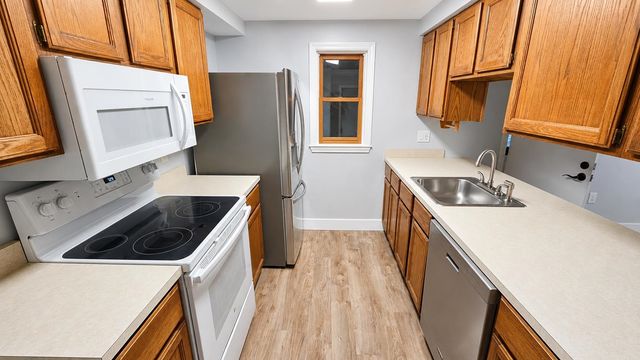 16 Moharimet Drive, Madbury, NH 03823