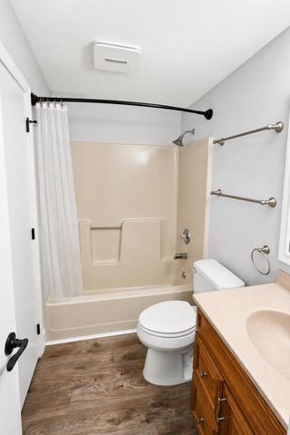 16 Moharimet Drive, Madbury, NH 03823
